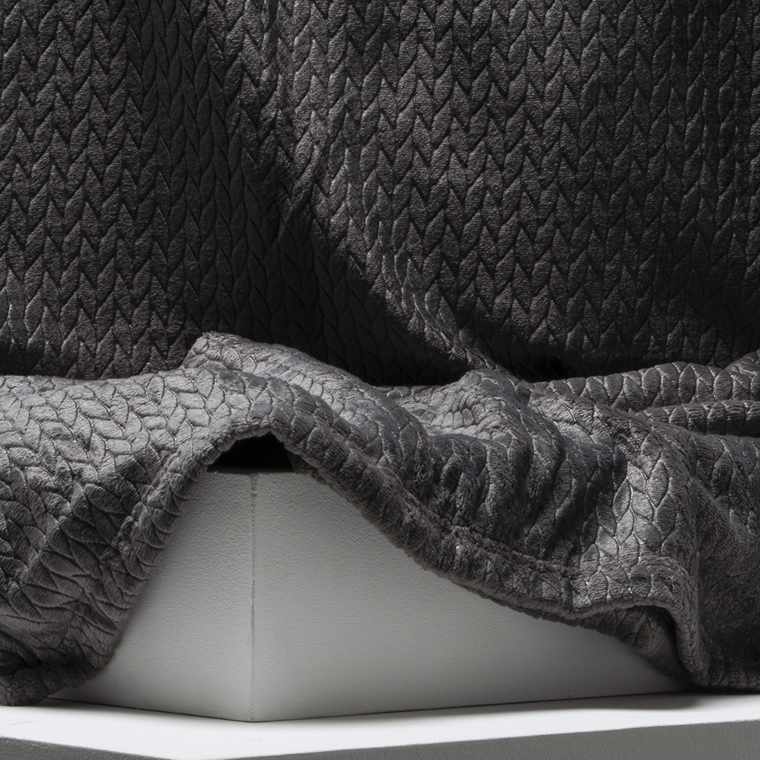 Plait small textured throw gargole-DARK GREY-SMALL