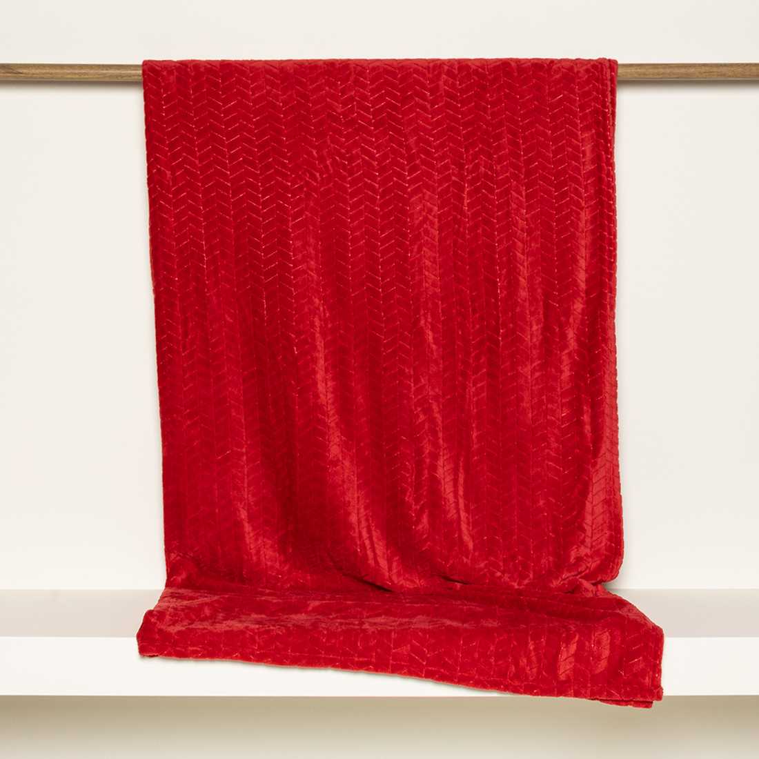 Plait large textured throw red-RED-LARGE